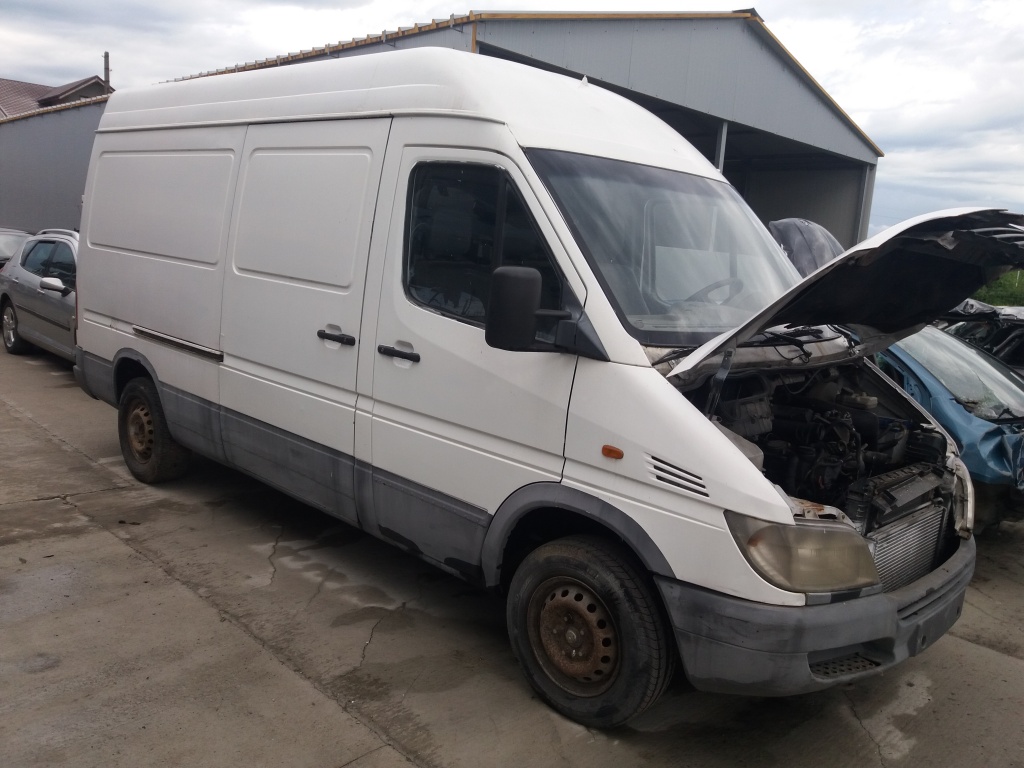 Dezmembrez Mercedes-Benz Sprinter 311