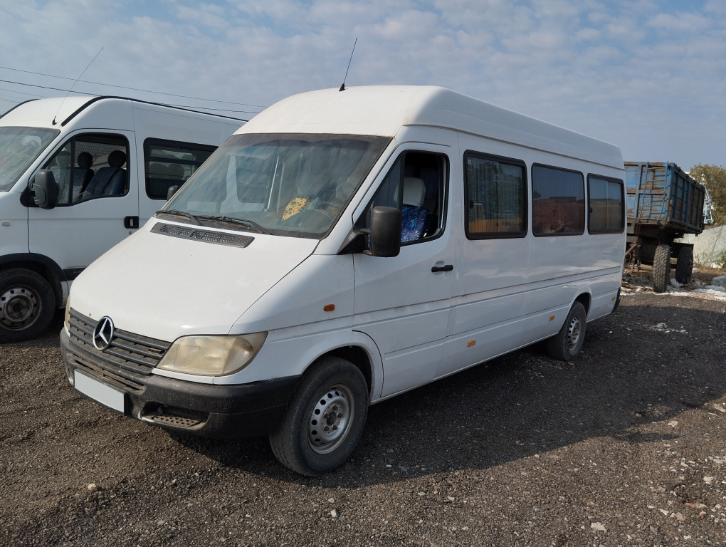 Dezmembrez Mercedes-Benz SPRINTER (W903) 1998 - 2005 313 CDI OM 611.981 ( CP: 129, KW: 95, CCM: 2148 ) Motorina
