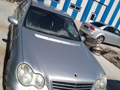 Dezmembrez Mercedes-Benz w203 An 2004 2.2 CDI cod motor 646.963