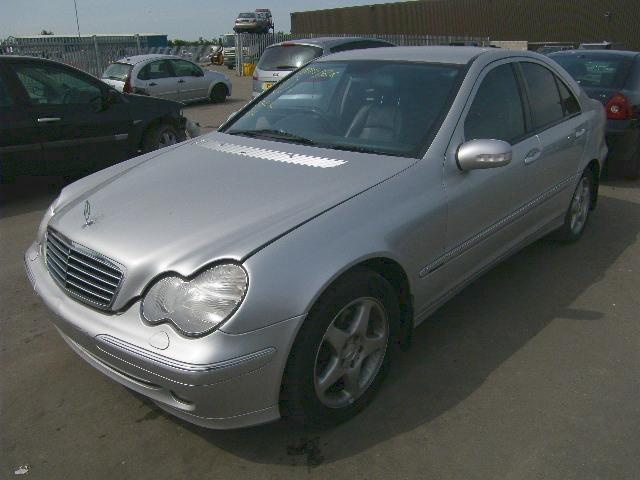 Dezmembrez Mercedes C Class 2003,2.2 diesel