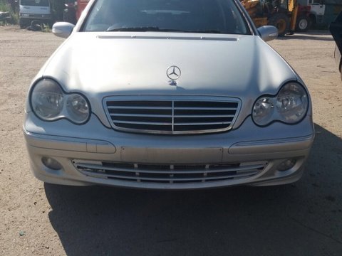 Dezmembrez Mercedes c class 200 cdi Facelift w203