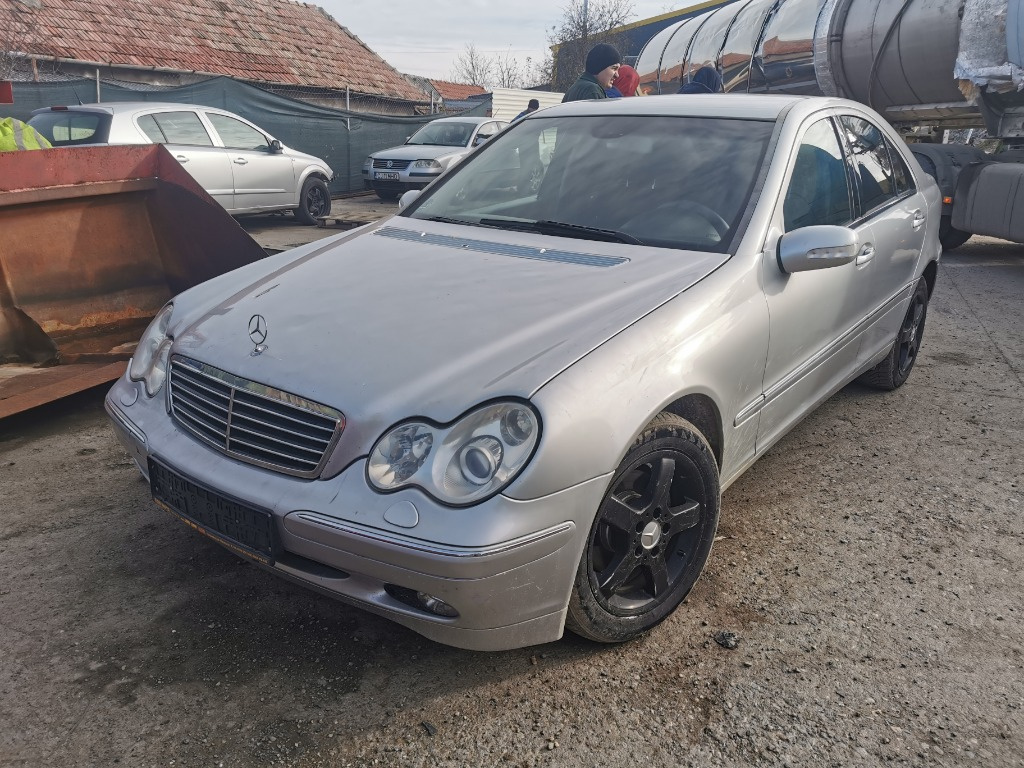 Dezmembrez mercedes C class W203 1.8 Kompressor , an 2004, faruri xenon