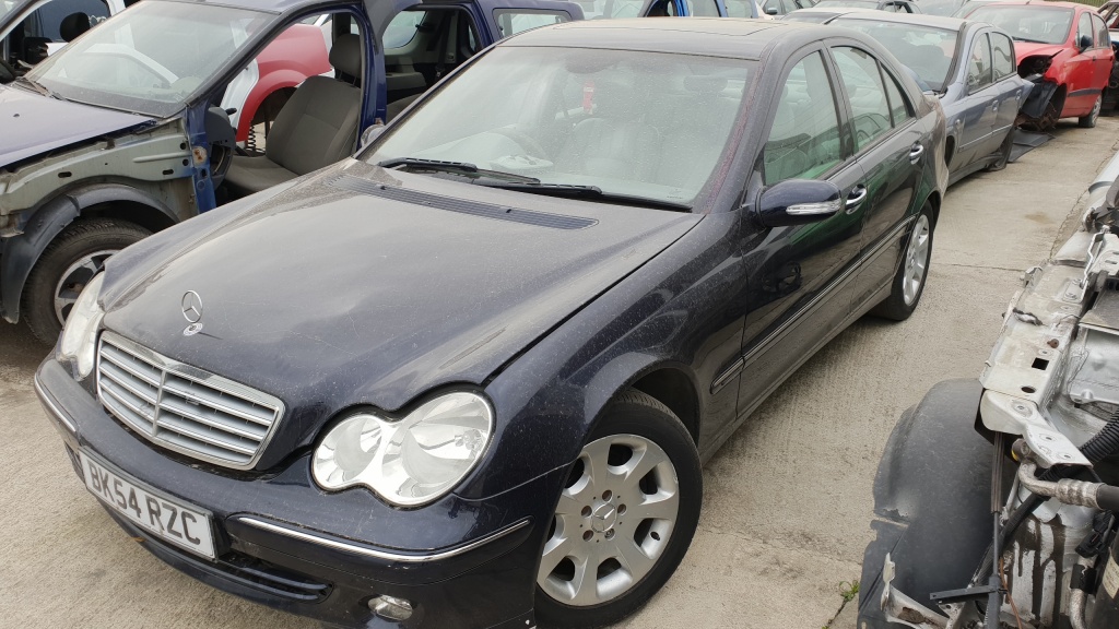 Dezmembrez Mercedes C Class W203 2005 2.7cdi AUTOMAT