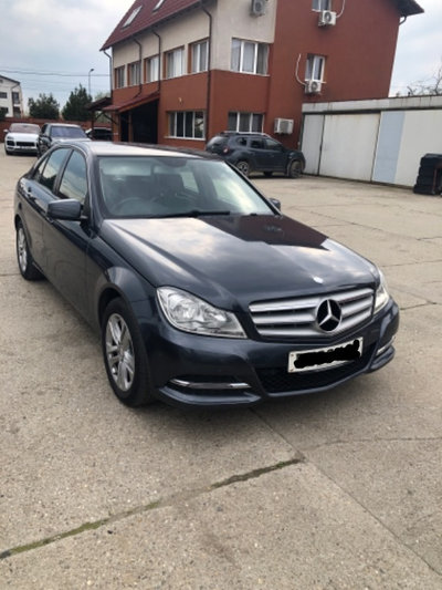 Dezmembrez Mercedes C Class w204 facelift motor 2.