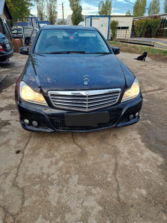 Dezmembrez Mercedes C class w204 facelift