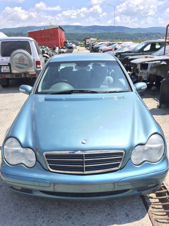 Dezmembrez Mercedes C-classe w203 C180 Kompressor