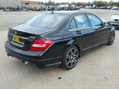 Dezmembrez Mercedes C220 2.2cdi