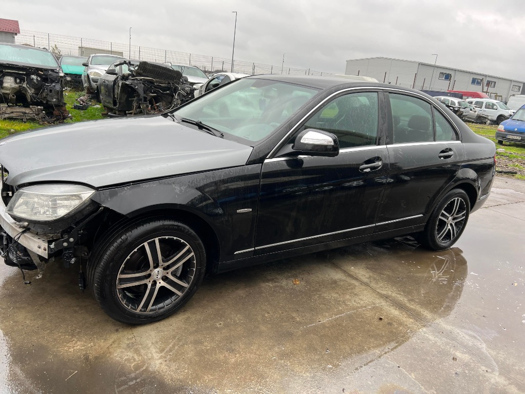 Dezmembrez Mercedes C220  CDI