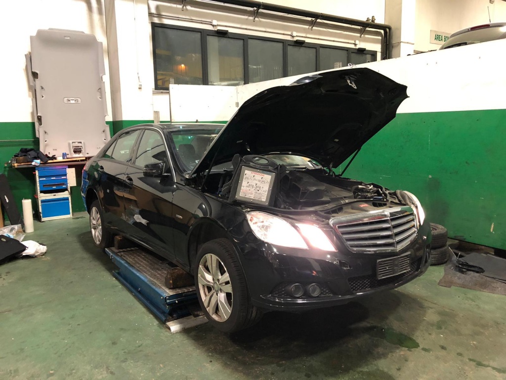 Dezmembrez Mercedes E 220 ,2.2 CDI, AN 2010 ,Euro 5