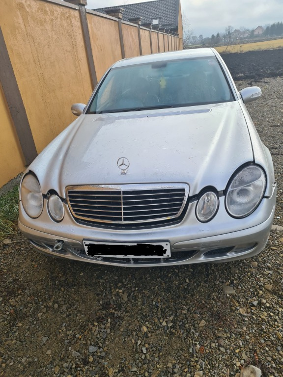 Dezmembrez Mercedes E CLASS 2.2 W211 2004