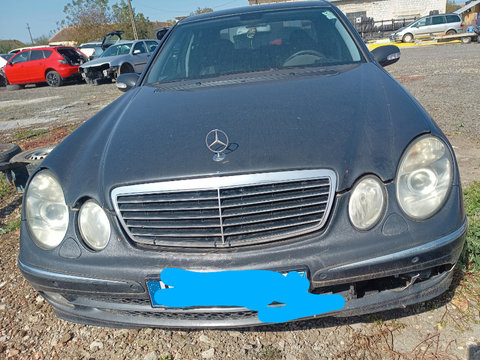 Dezmembrez Mercedes E CLASS 2.2 W211 2004