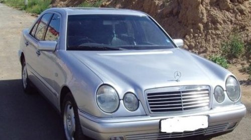 Dezmembrez Mercedes E300 W210 1998 177cp