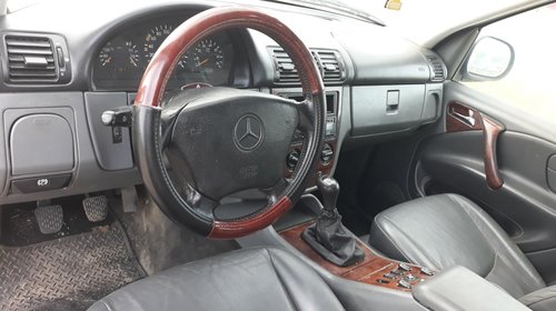 Dezmembrez Mercedes ML 230