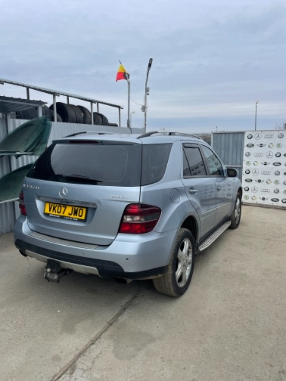 Dezmembrez Mercedes ml w164 motor 3.0