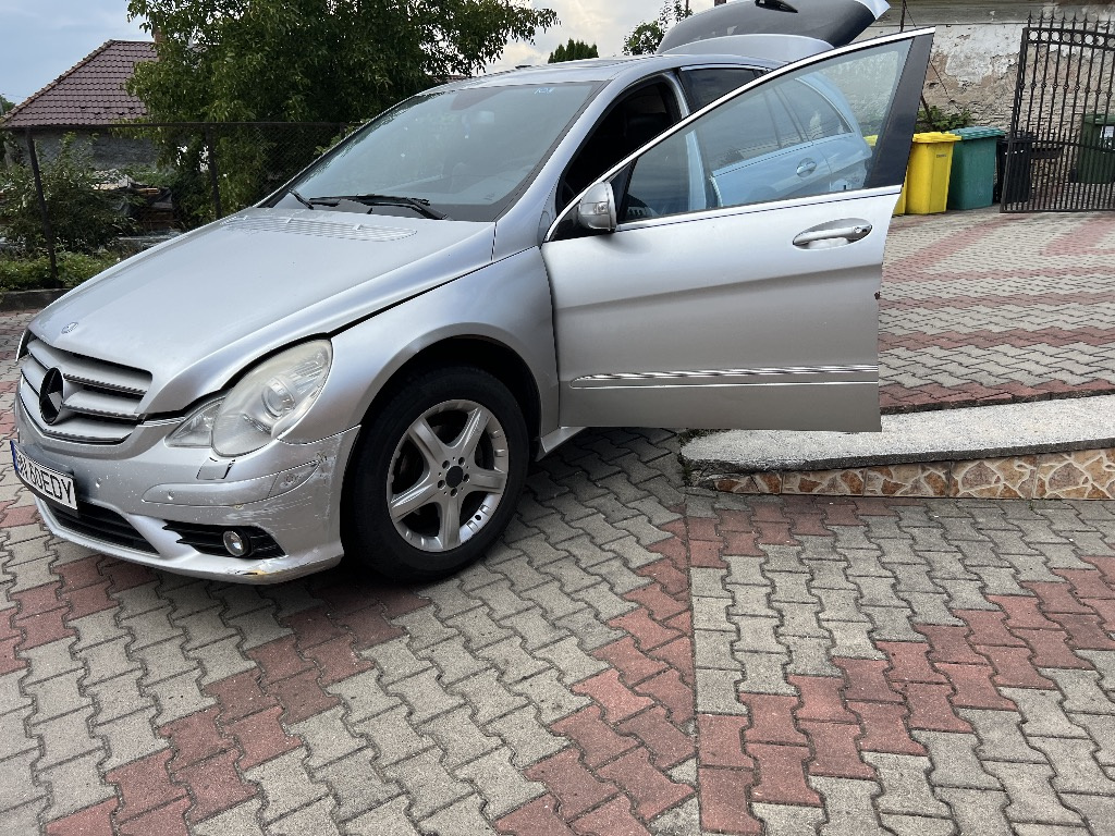 Dezmembrez mercedes R320cdi 4matic 2009