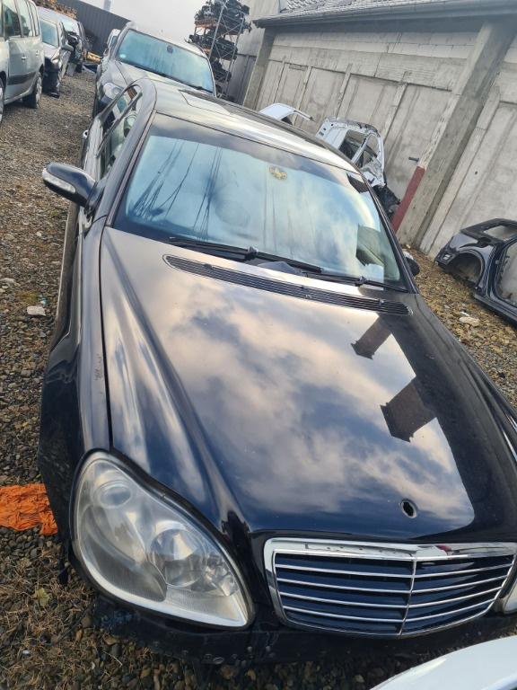 Dezmembrez Mercedes S CLASS 3.2 benzina 2003