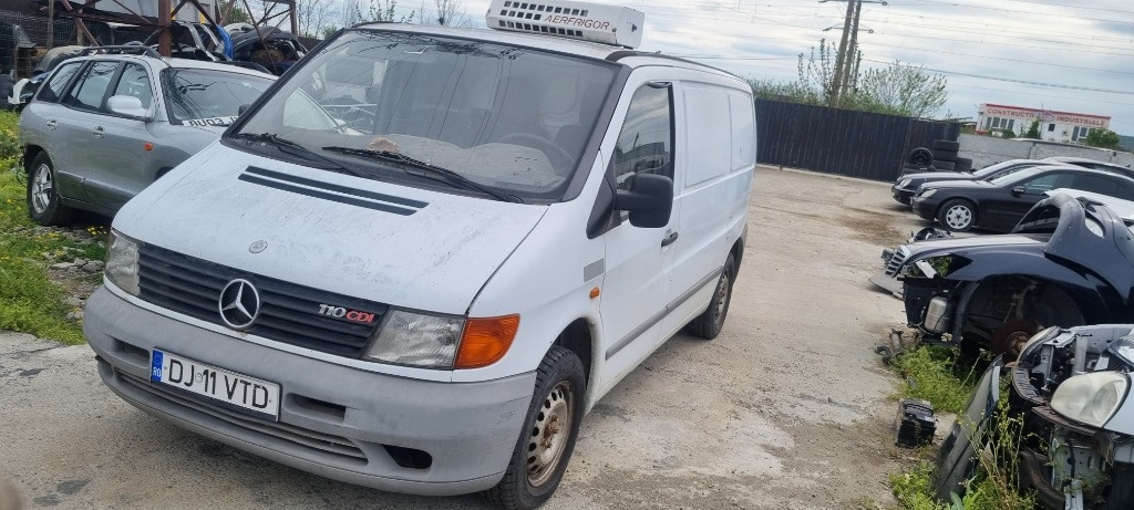 Dezmembrez Mercedes Vito W638 motor 2.2.2cdi fabricație 2001