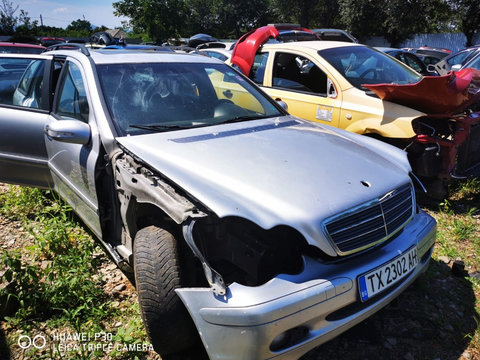 Dezmembrez Mercedes w203 2.2 cdi an 2003