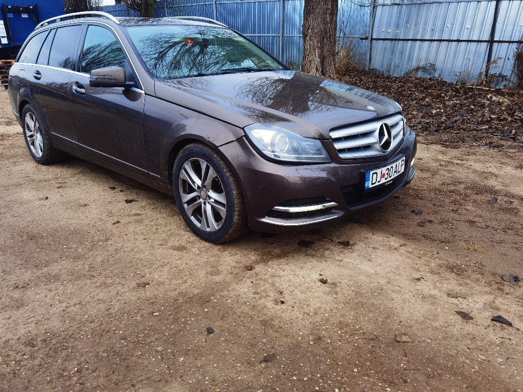 Dezmembrez Mercedes w204 facelift 2012