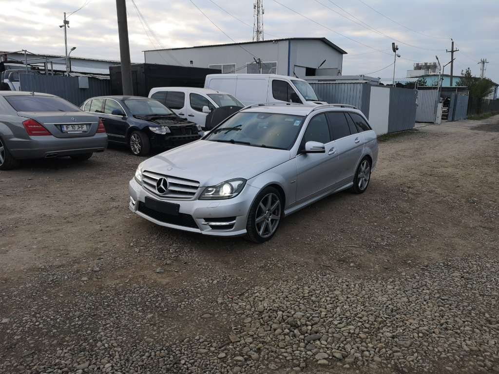 Dezmembrez Mercedes w204 facelift