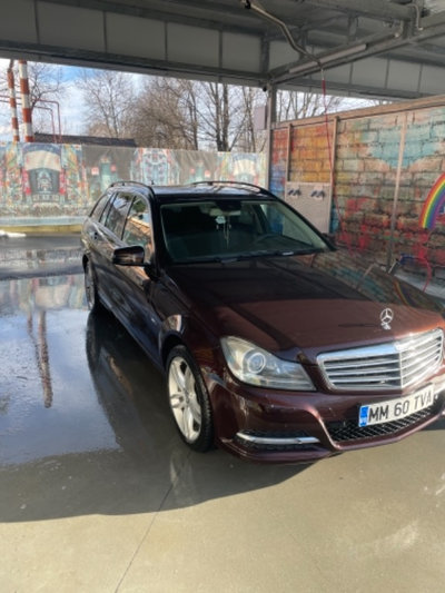 Dezmembrez Mercedes w204 motor 2.2 euro 5 break