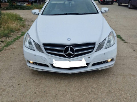 Dezmembrez mercedes w207