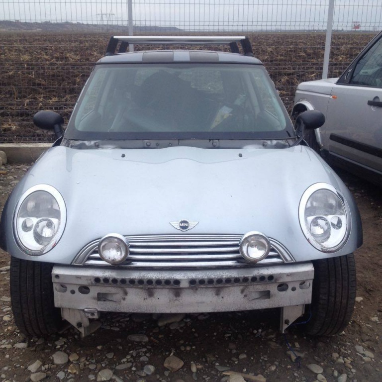 Dezmembrez MINI Cooper 1.6 benzina 2004