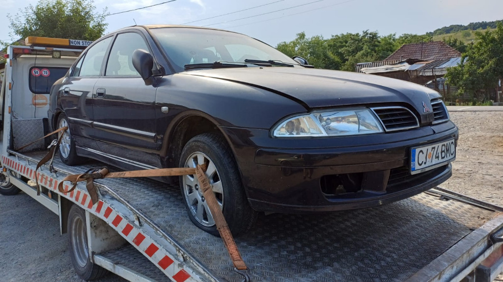 Dezmembrez Mitsubishi Carisma 1.9dci an 2004 in Cluj