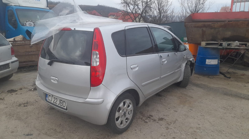 DEzmembrez Mitsubishi Colt 1.3i an 2005 