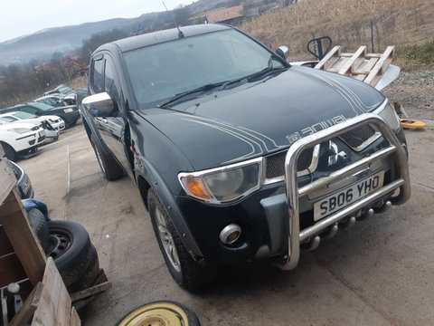 Dezmembrez mitsubishi l200 an 2008 motor de 2.5