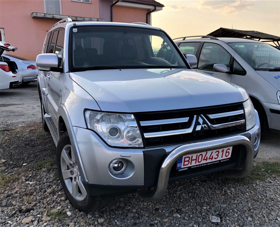 Dezmembrez Mitsubishi Pajero 3.2 DiD