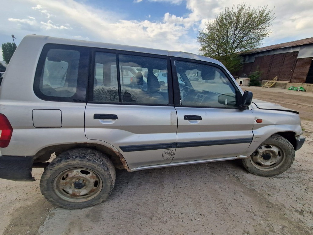 Dezmembrez Mitsubishi Pajero Pinin 2.0 benzina 2000 - 2007 129cp 95kw cod motor 4G94