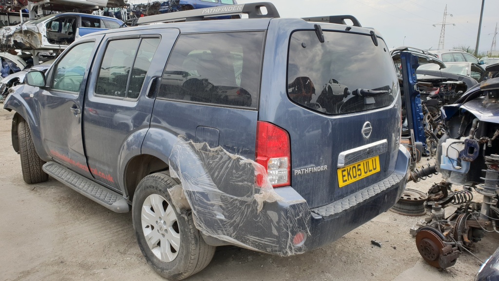 Dezmembrez Nissan Pathfinder 2006 2.5dci