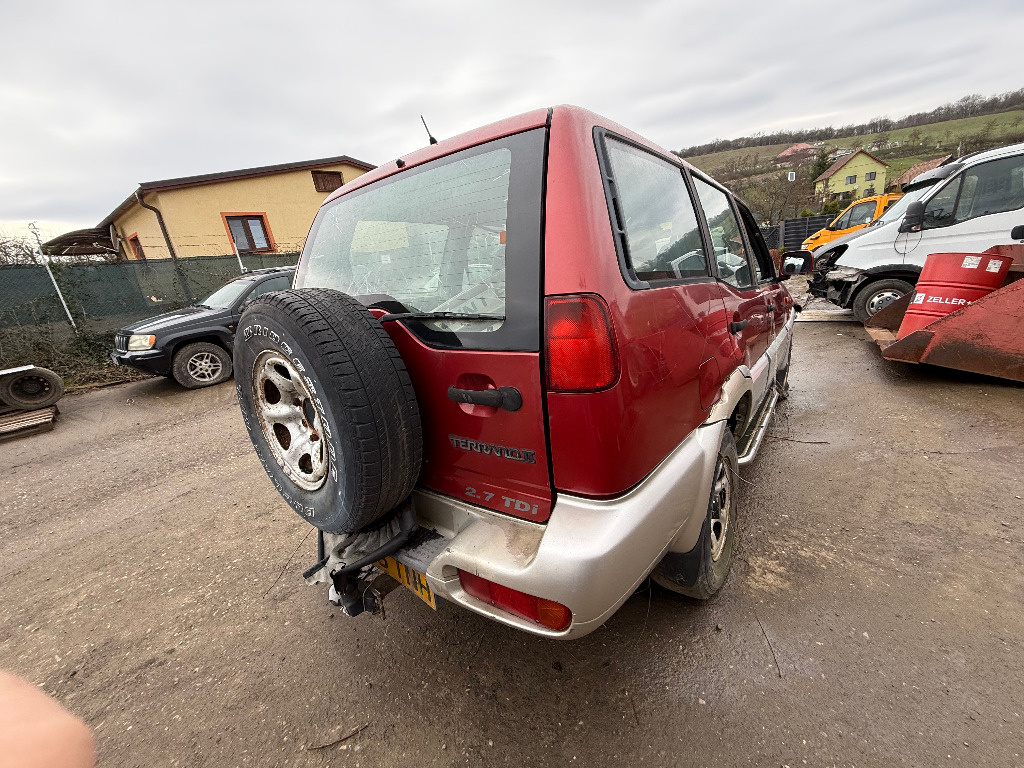 Dezmembrez Nissan Terrano 2 2.7td an 1998