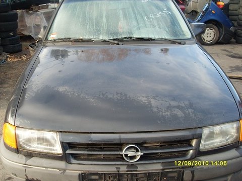 Dezmembrez Opel Astra F din 1995, 1.8 b