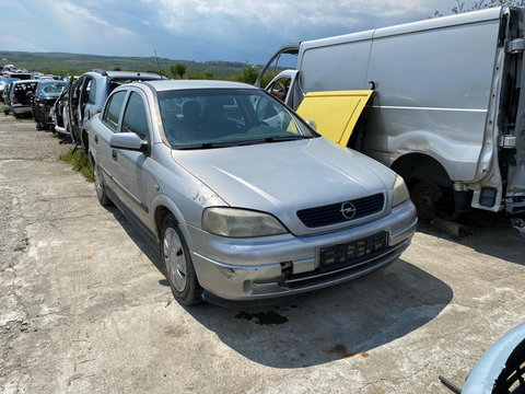 Dezmembrez Opel Astra G