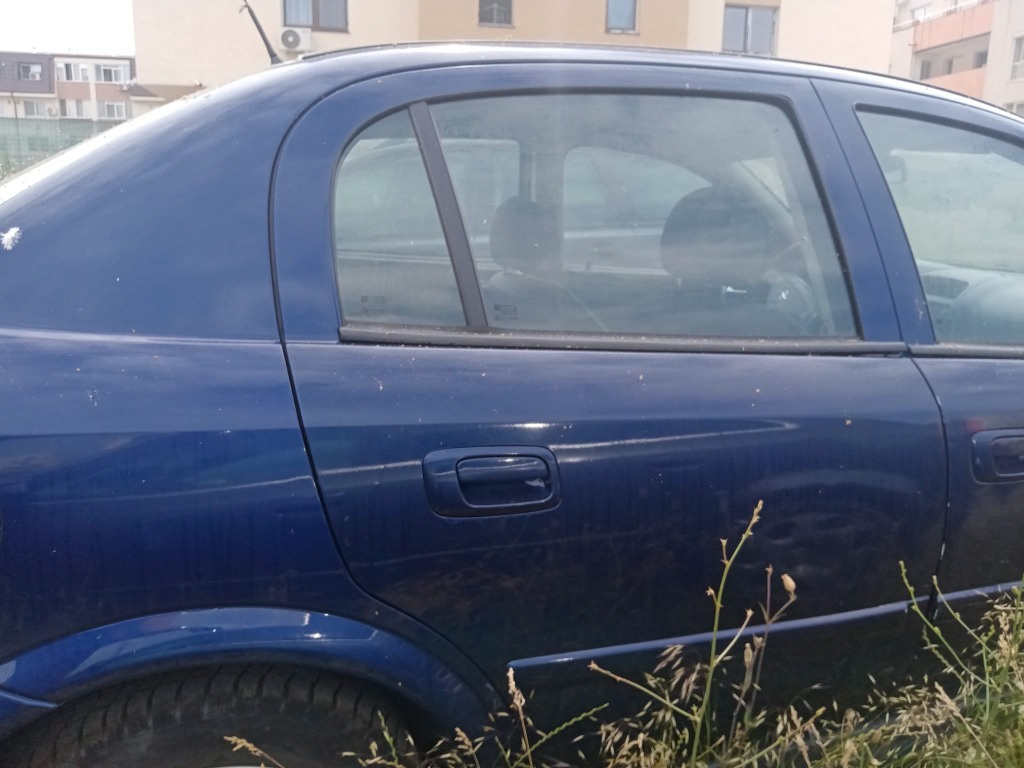 Dezmembrez Opel astra G