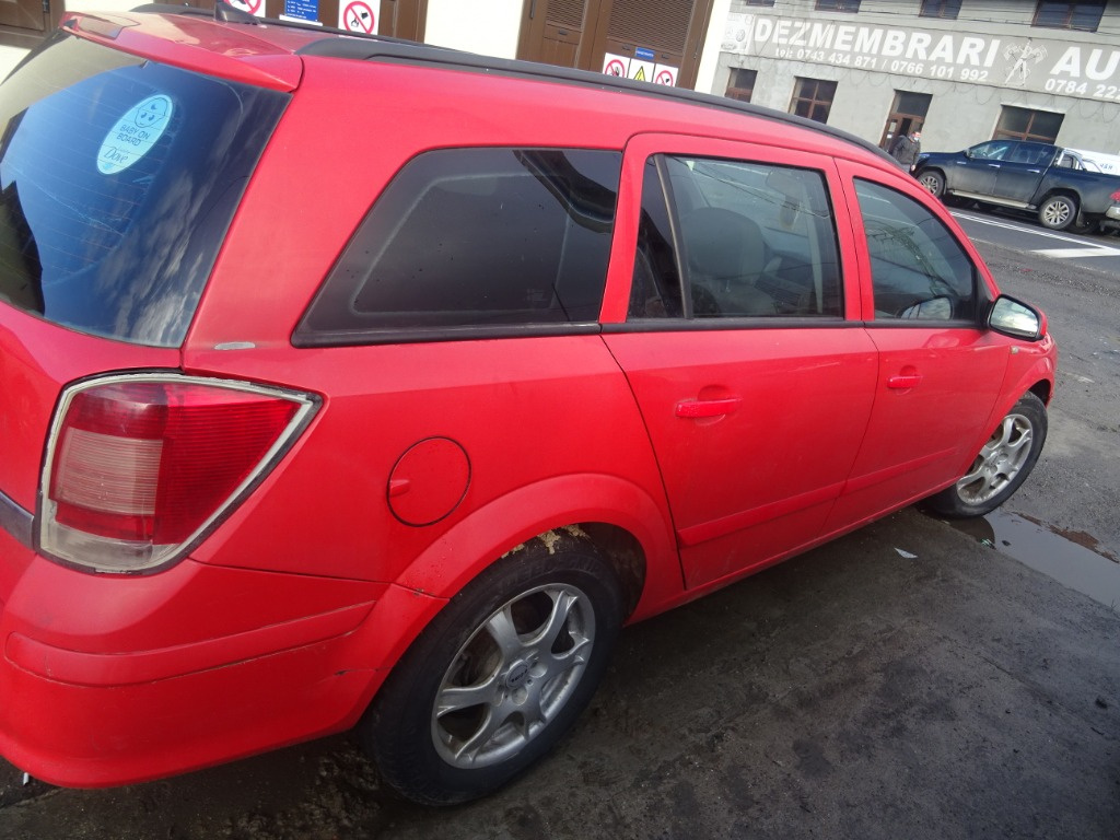 Dezmembrez Opel Astra H 1.9 TDI din 2007