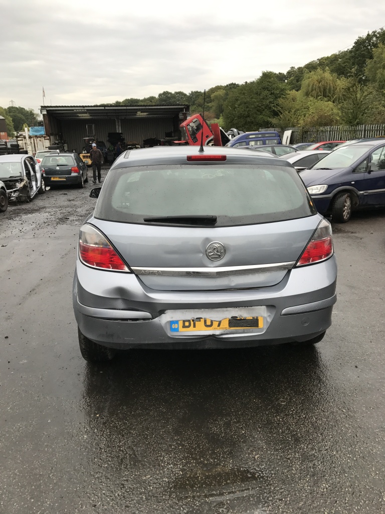 Dezmembrez Opel Astra H 2007 Hatchback 1