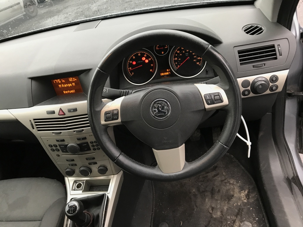 Dezmembrez Opel Astra H 2007 Hatchback 1