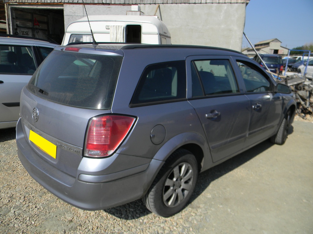 Dezmembrez Opel Astra H caravan 1.7 CDTI, 2005