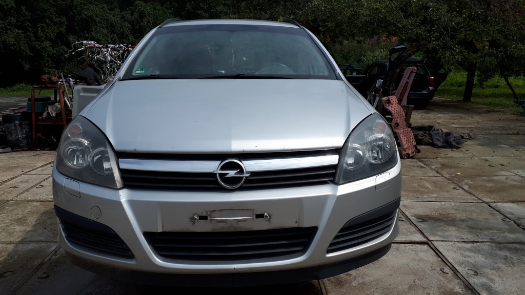 Dezmembrez Opel Astra H combi 1.7 Cdti