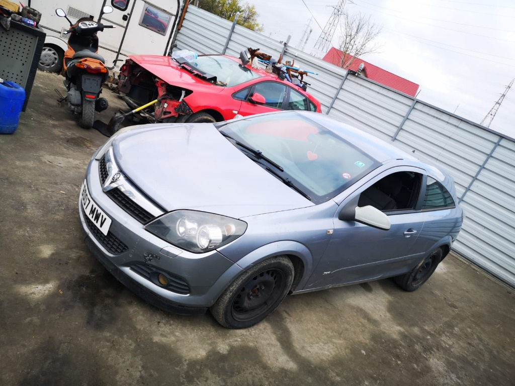 Dezmembrez Opel Astra H GTC 1.6 benzina 115cp Z16XER