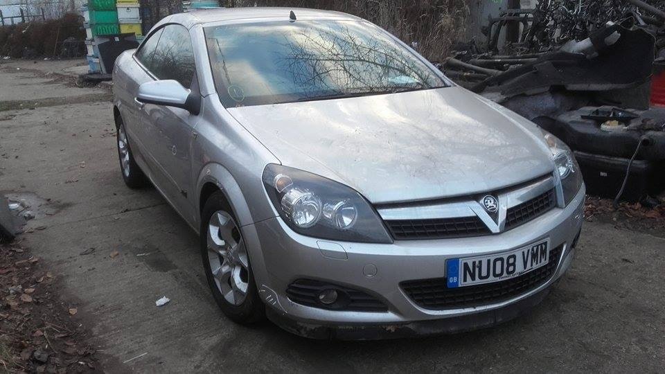 Dezmembrez Opel Astra H TwinTop ( CABRIO )