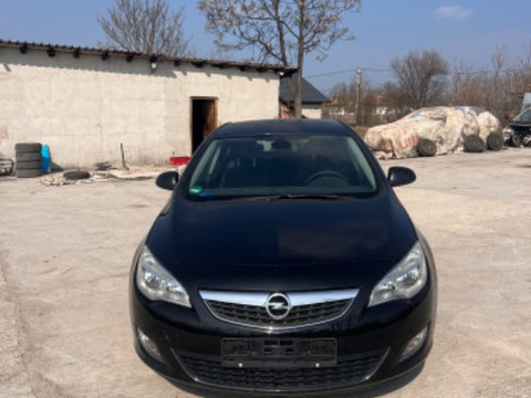 Dezmembrez Opel Astra J 1.6i