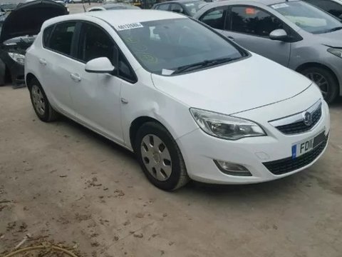 Dezmembrez Opel Astra J 1.7 CDTI Alb 5 usi