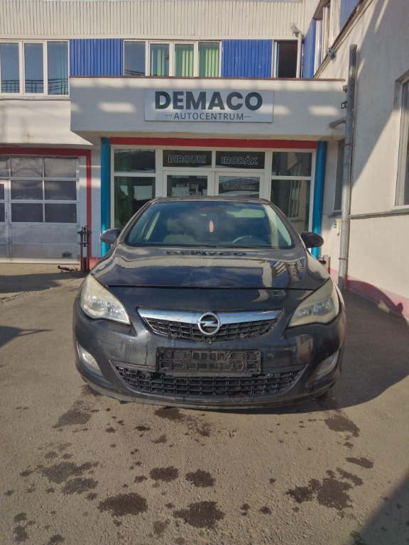 Dezmembrez Opel Astra J 1.7 CDTI an 2010