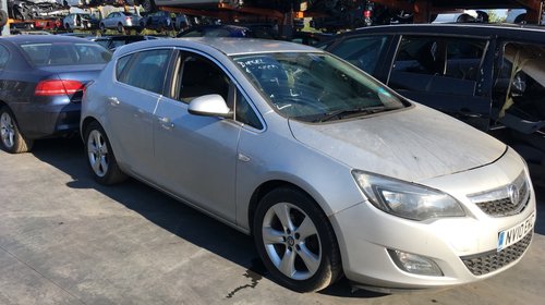 Dezmembrez Opel Astra J 2010 hatchback 2