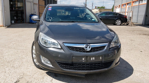 Dezmembrez Opel Astra J 2012 Hatchback 2