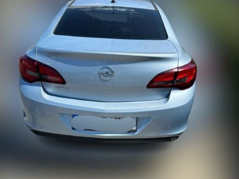 Dezmembrez Opel Astra J sedan berlina limuzina notchback facelift 1.4i